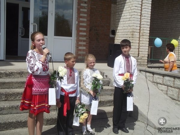 Сільській школі на Волині подарували автобус. ФОТО